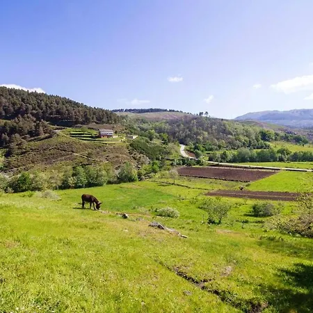 Charming House With Garden And Stunning Views In Vakantiehuis Vilar de Ferreiros