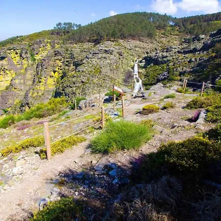 Charming House With Garden And Stunning Views In Vakantiehuis