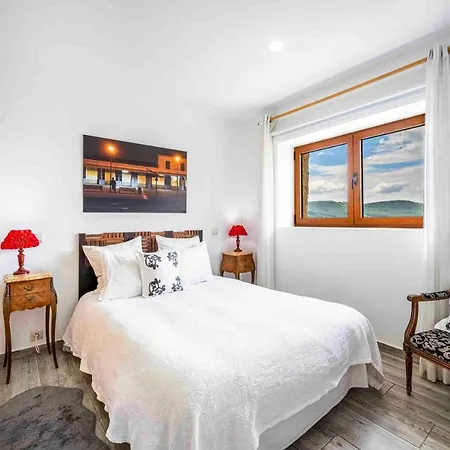 Charming House With Garden And Stunning Views In Vakantiehuis Vilar de Ferreiros