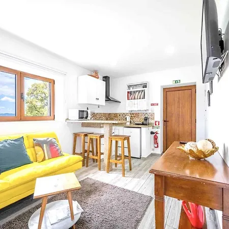 Vakantiehuis Charming House With Garden And Stunning Views In